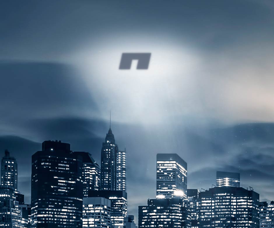 Das NetApp Logo erstrahlt am Himmel über einer Stadt