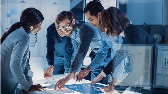 personas trabajando juntas
