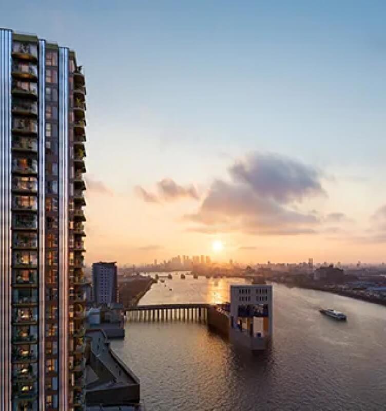 Waterfront high-rise building in London