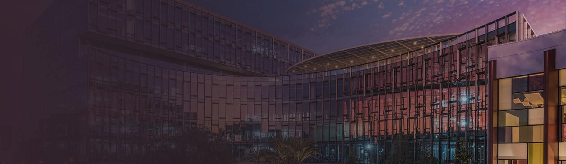 Coucher de soleil sur le bâtiment de bureaux NetApp à San Jose