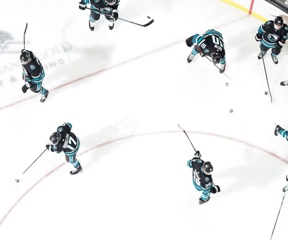 Los San Jose Sharks patinando sobre hielo