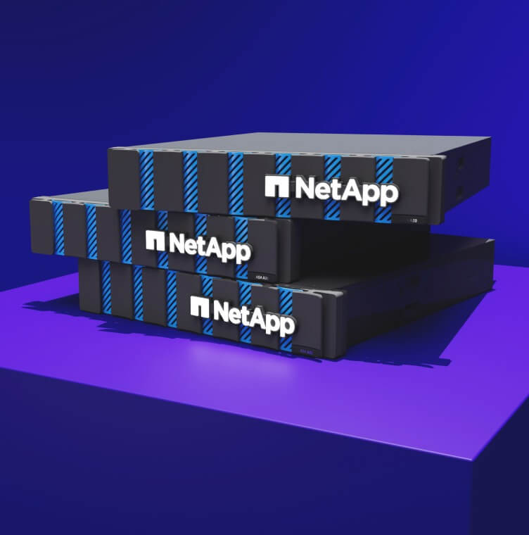 NetApp übereinander gestapelte Geräte