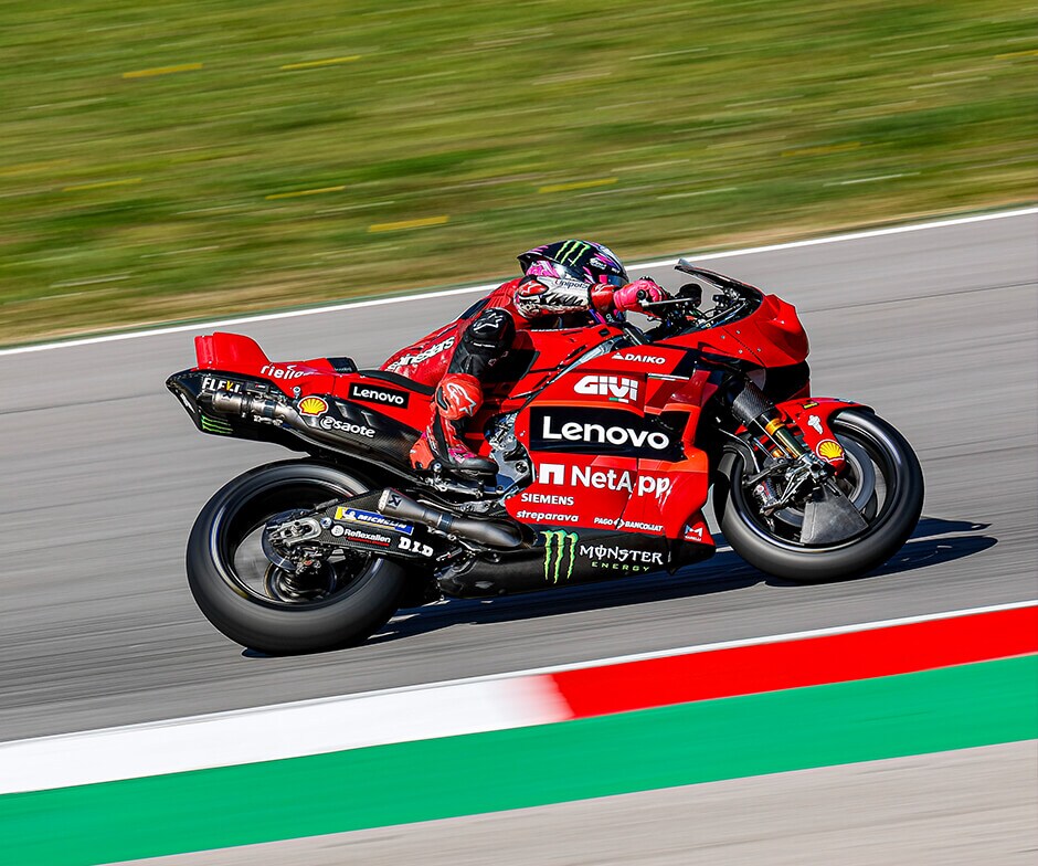 NetApp patrocinó la motocicleta Ducati en el circuito de carreras