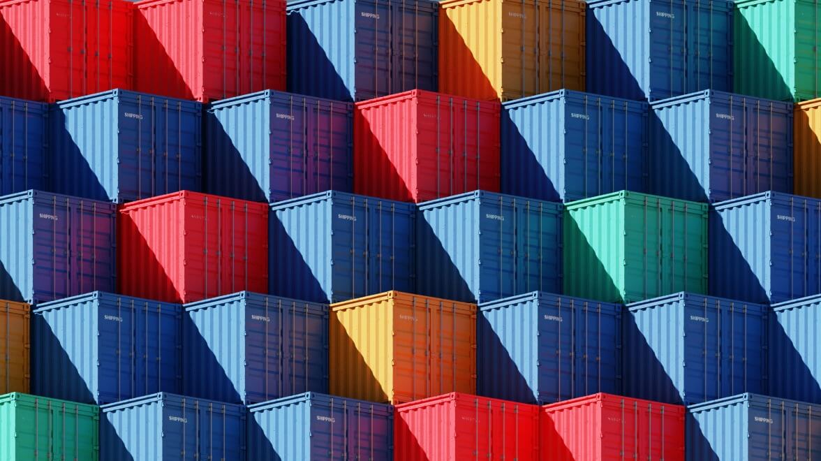 container impilato sopra la nave