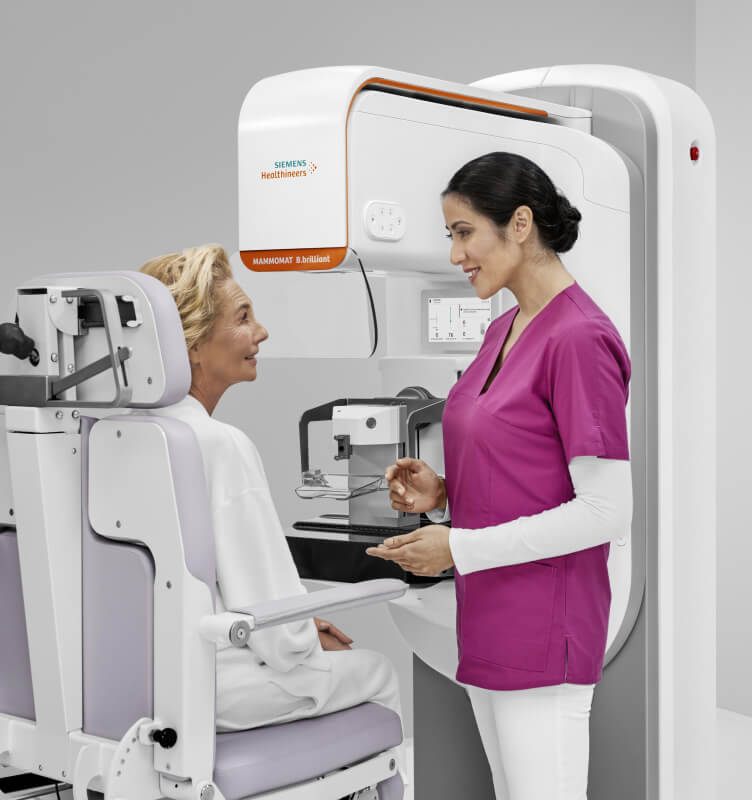 使用 Siemens Healthineers 乳房X线照相机的患者和医务人员
